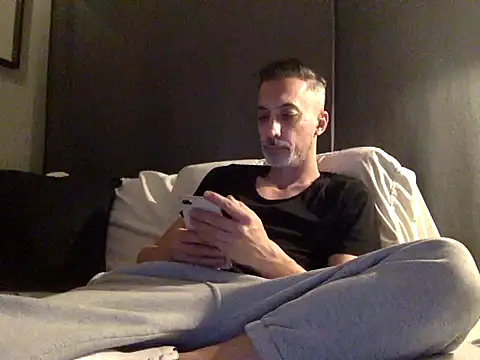 who am i x404 online show from January 5, 5:27 pm