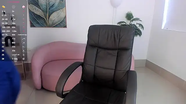 Snapshot of kylie_soraya chatting on October 9, 5:33 pm kylie soraya online show from October 9, 5:33 pm