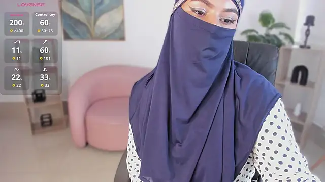 Snapshot of kylie_soraya chatting on October 12, 5:01 pm kylie soraya online show from October 12, 5:01 pm