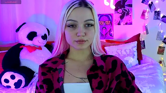 LinaLirian online show from November 18, 2:43 pm