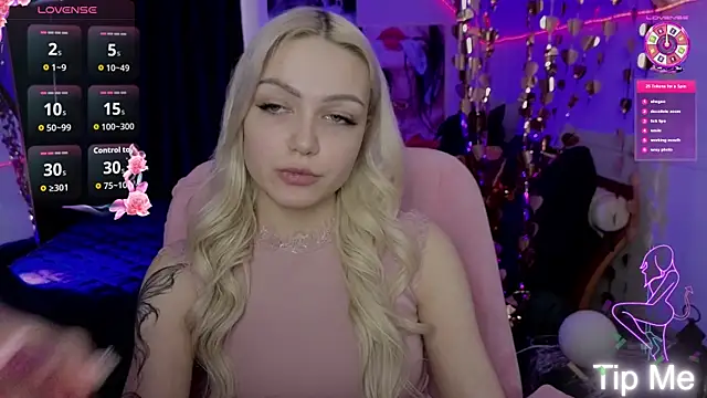 LinaLirian online show from April 14, 10:10 am