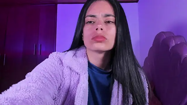 Snapshot of BellaSun_ chatting on October 1, 4:51 am BellaSun online show from October 1, 4:51 am