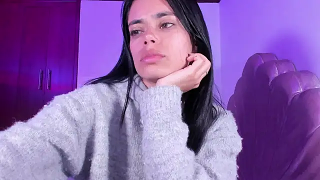 Snapshot of BellaSun_ chatting on October 3, 5:15 am BellaSun online show from October 3, 5:15 am