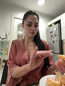 ChloeDevine online show from December 19, 5:31 pm