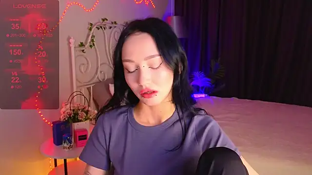  holly berry  online show from September 29, 1:44 am