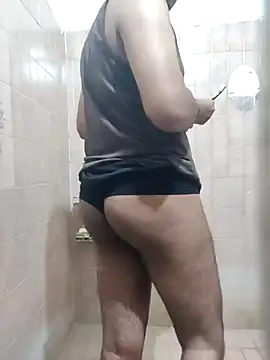 Snapshot of Brown69_guy chatting on April 26, 5:05 am Brown69 guy online show from April 26, 5:05 am