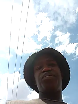 Snapshot of Thenaughtyboy360 chatting on October 9, 11:52 am Thenaughtyboy360 online show from October 9, 11:52 am