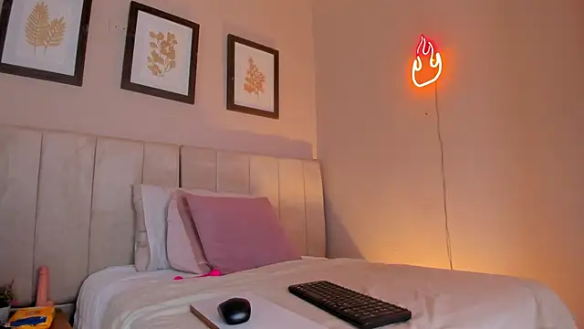  lucia 18 online show from October 13, 5:46 pm