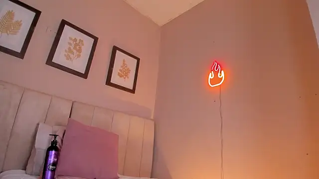  lucia 18 online show from October 14, 6:31 pm