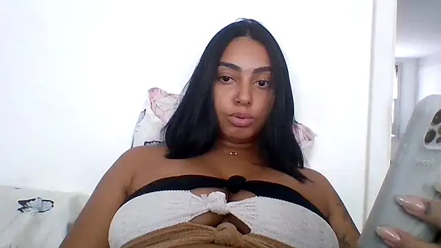 Snapshot of querida777 chatting on February 25, 6:39 pm querida777 online show from February 25, 6:39 pm