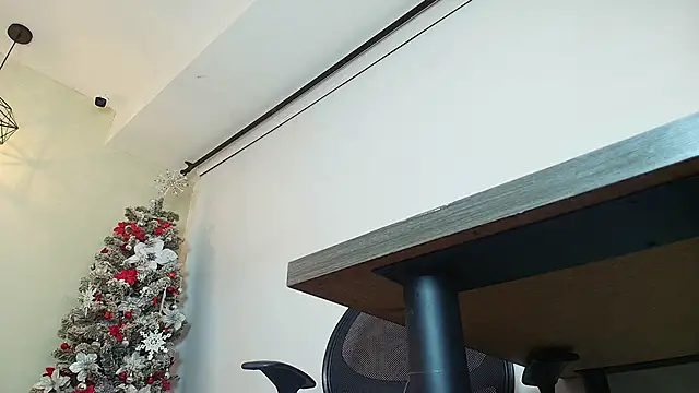  Victoria Collins online show from December 18, 11:05 am