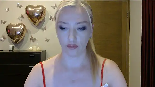Snapshot of Wild_Silk_Desire chatting on July 19, 4:44 pm Wild Silk Desire online show from July 19, 4:44 pm