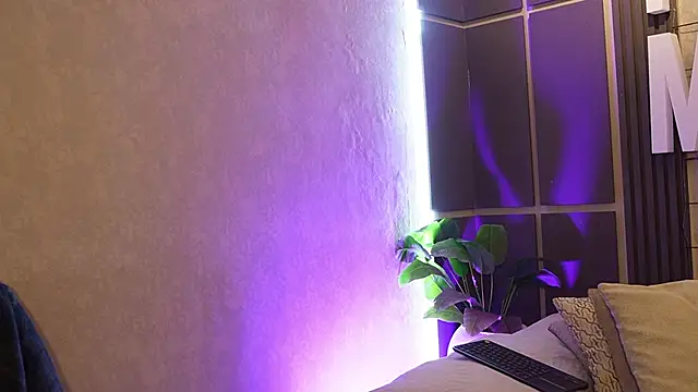 Susan wall online show from April 22, 1:01 pm