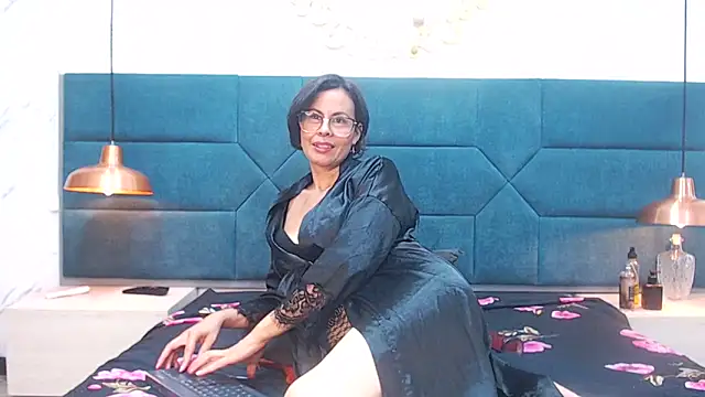 amanda ramirez online show from March 24, 10:15 pm