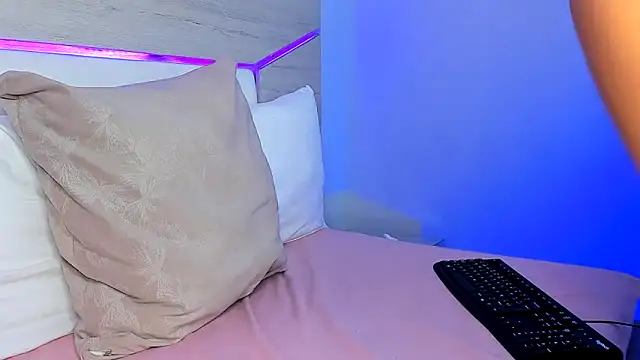 ZoeMorris online show from January 5, 5:27 pm