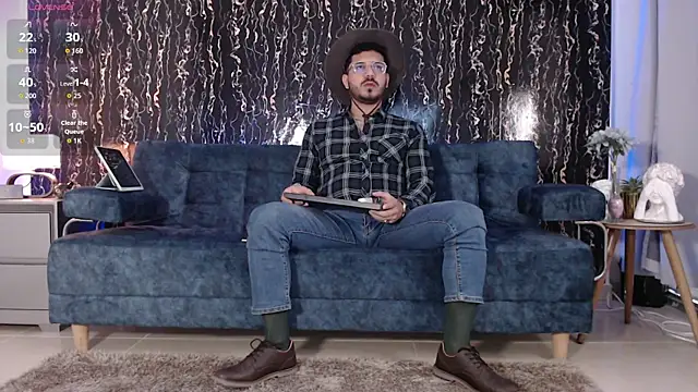 Snapshot of samuelcoopeer chatting on October 28, 1:14 pm samuelcoopeer online show from October 28, 1:14 pm