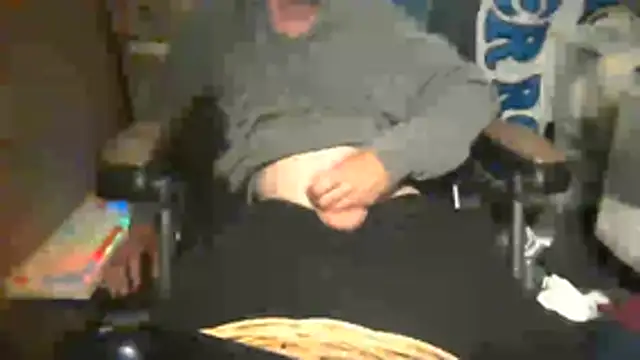 Snapshot of Lovyourpuss chatting on June 14, 8:33 pm Lovyourpuss online show from June 14, 8:33 pm