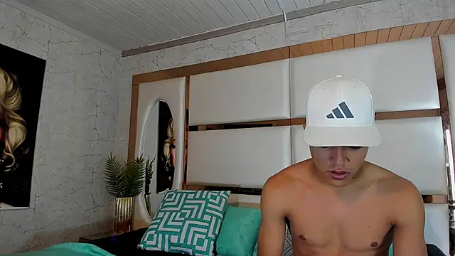 Snapshot of Charlot_Jeremy69 chatting on March 22, 10:48 pm Charlot Jeremy69 online show from March 22, 10:48 pm