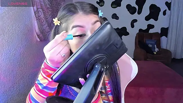 abbie jensen  online show from October 31, 6:25 am