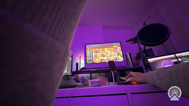 Nudistboyy22 online show from November 24, 2:44 am