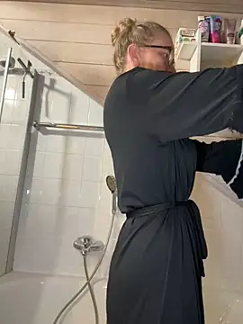 Snapshot of LucyLingerie78 chatting on December 4, 8:06 pm LucyLingerie78 online show from December 4, 8:06 pm