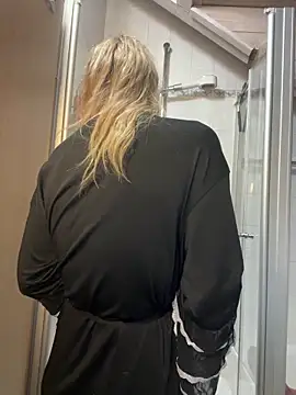 Snapshot of LucyLingerie78 chatting on December 20, 9:00 pm LucyLingerie78 online show from December 20, 9:00 pm