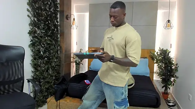 MarcusBlack  online show from April 8, 1:00 pm