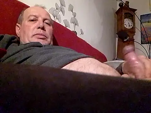 Snapshot of Vince072 chatting on February 2, 9:24 pm Vince072 online show from February 2, 9:24 pm