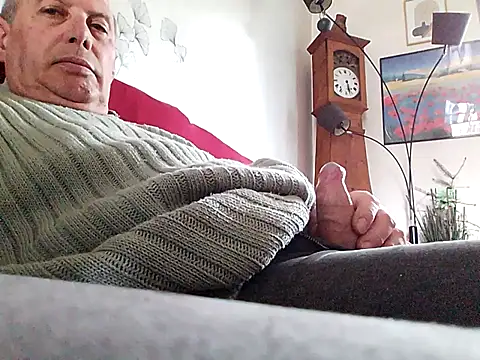 Snapshot of Vince072 chatting on March 30, 11:22 am Vince072 online show from March 30, 11:22 am