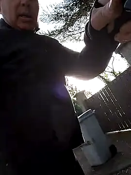 Snapshot of Vince072 chatting on April 11, 6:51 am Vince072 online show from April 11, 6:51 am