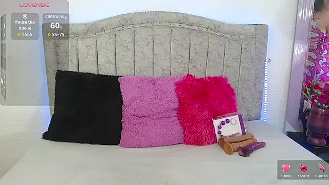 Snapshot of jazminslut chatting on November 4, 1:16 am jazminslut online show from November 4, 1:16 am