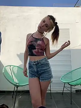 Snapshot of strangers2lovers chatting on March 1, 3:47 pm strangers2lovers online show from March 1, 3:47 pm