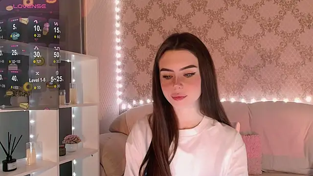 Snapshot of HolyMiax chatting on November 24, 3:06 am HolyMiax online show from November 24, 3:06 am