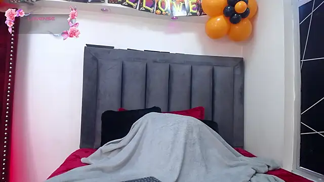 EmmaJhomson online show from October 8, 8:28 pm