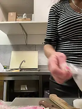 Snapshot of Transito7 chatting on April 13, 5:02 am Transito7 online show from April 13, 5:02 am