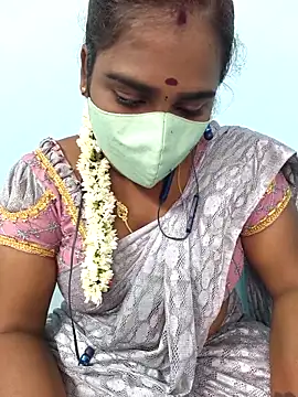 Snapshot of Tamil_riyalini12 chatting on December 5, 5:20 pm Tamil riyalini12 online show from December 5, 5:20 pm