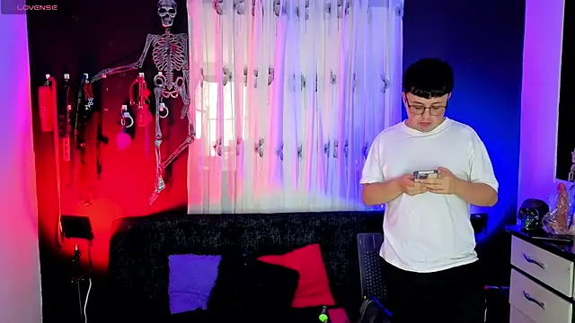 Cleo Ace online show from May 20, 1:17 pm
