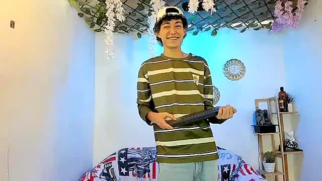 Snapshot of Bastian_boyshot77 chatting on November 17, 2:23 pm Bastian boyshot77 online show from November 17, 2:23 pm