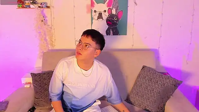 Snapshot of Young_Ben chatting on May 16, 12:40 am Young Ben online show from May 16, 12:40 am