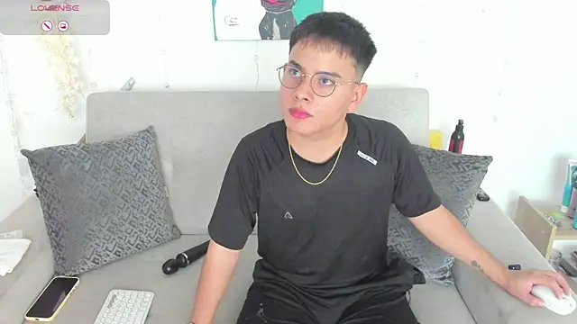 Snapshot of Young_Ben chatting on July 7, 12:53 pm Young Ben online show from July 7, 12:53 pm