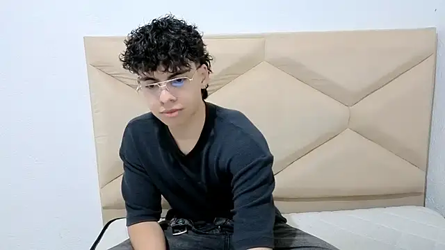 Snapshot of Kei_Dream chatting on September 19, 3:30 am Kei Dream online show from September 19, 3:30 am