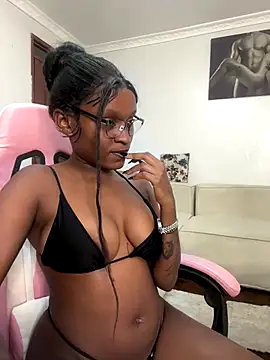 Lil-shawrie online show from October 20, 10:43 pm