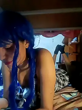 famousfox-69 online show from March 4, 7:47 am