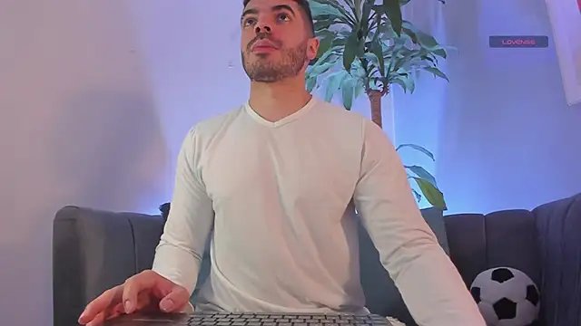 AxelThompson  online show from January 14, 12:00 pm