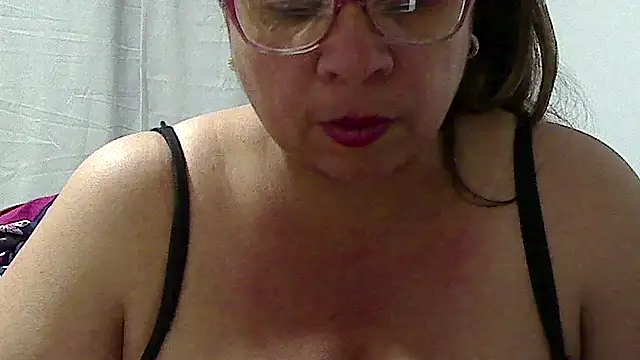 luciana69hot online show from October 3, 9:45 pm