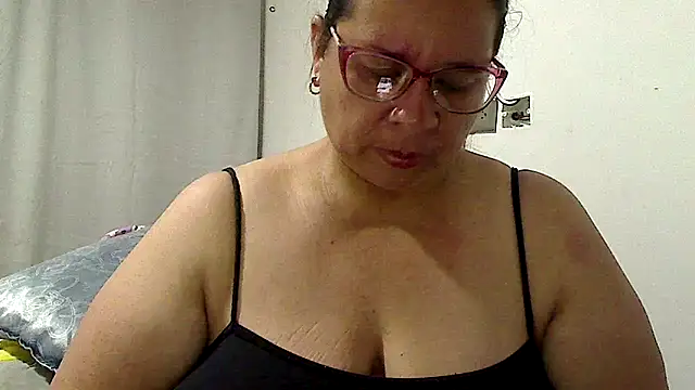 Snapshot of luciana69hot chatting on June 3, 11:21 pm luciana69hot online show from June 3, 11:21 pm