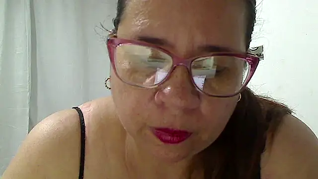 Snapshot of luciana69hot chatting on June 27, 8:47 pm luciana69hot online show from June 27, 8:47 pm