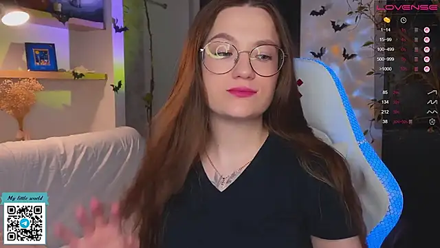 mia here online show from November 14, 1:37 am