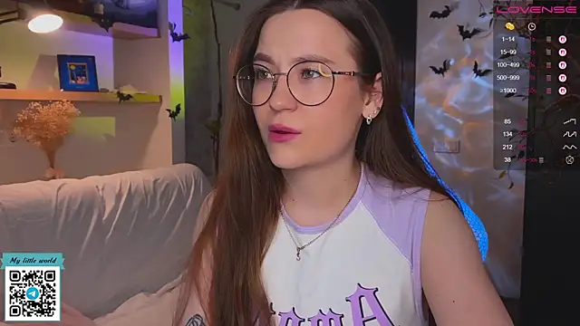 mia here online show from November 15, 1:58 am