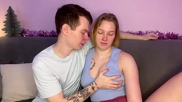 julielourens online show from December 21, 8:21 am